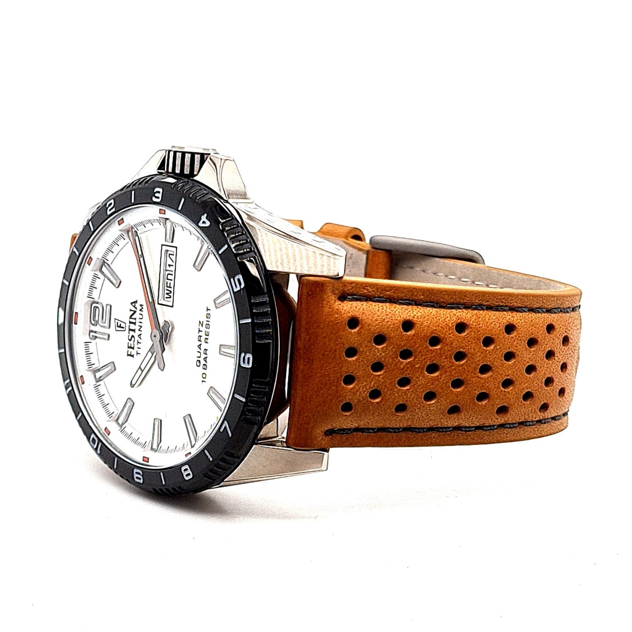 Festina Herrenuhr Titan Grau mit Lederband – Bild 3