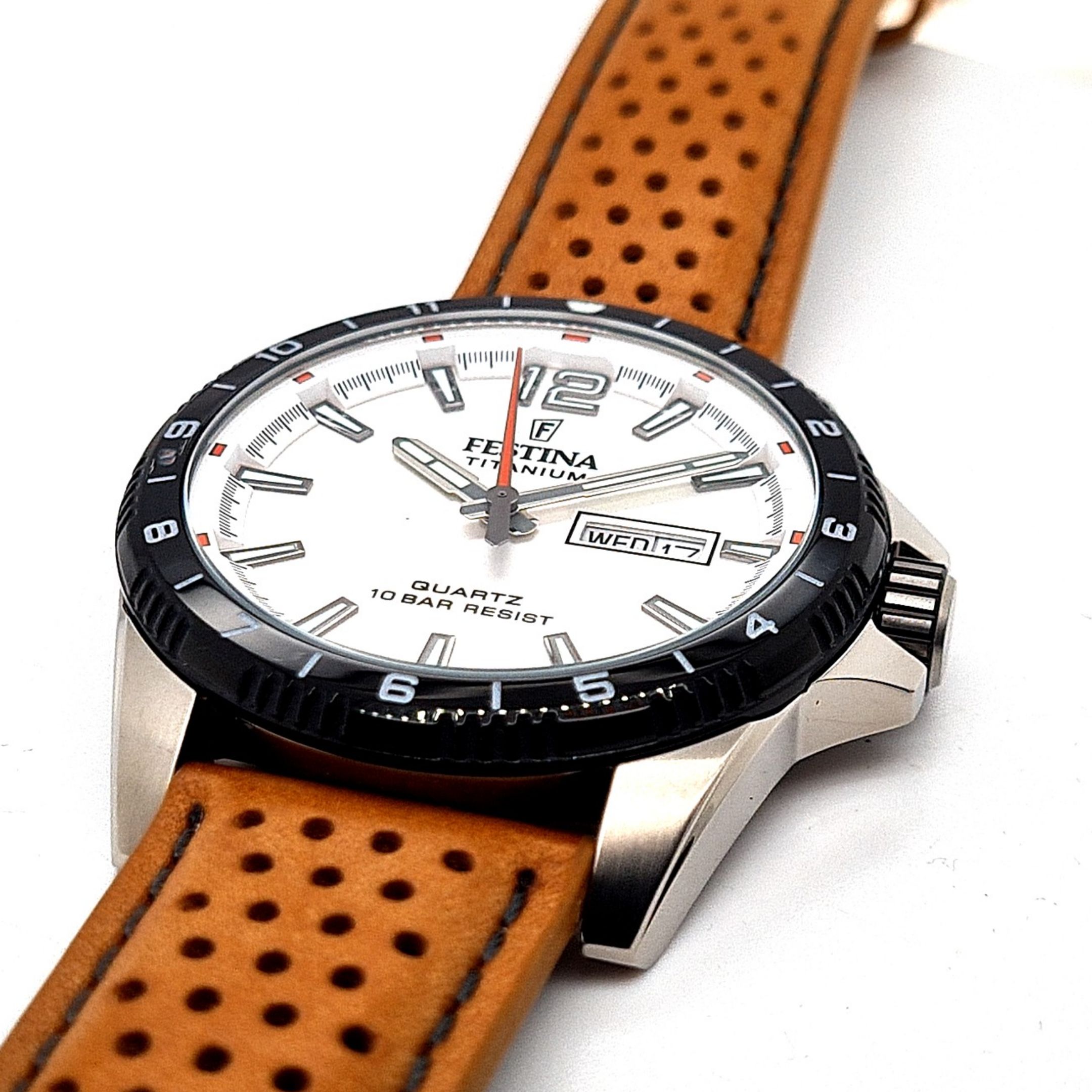 Festina Herrenuhr Titan Grau mit Lederband – Bild 11