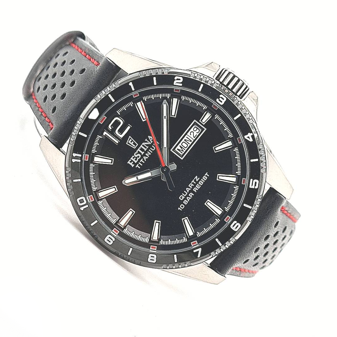 Festina Herrenuhr Titan Schwarz mit Lederband