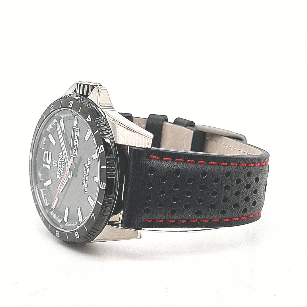 Festina Herrenuhr Titan Schwarz mit Lederband – Bild 3