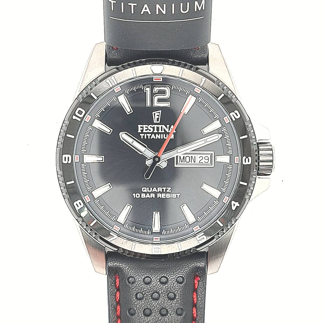 Festina Herrenuhr Titan Schwarz mit Lederband – Bild 11