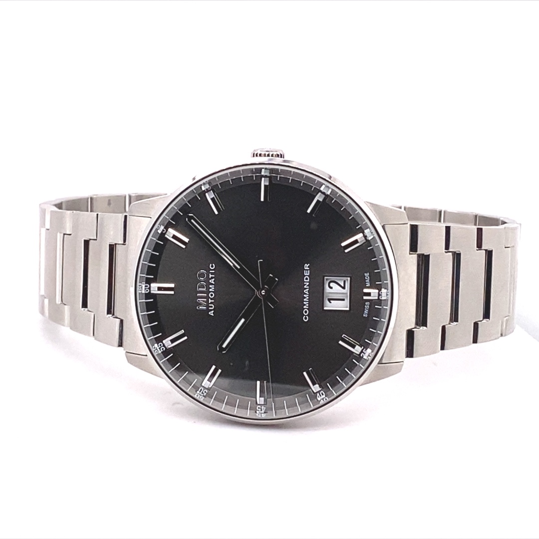 Mido Commander Big Date Schwarz – Bild 3